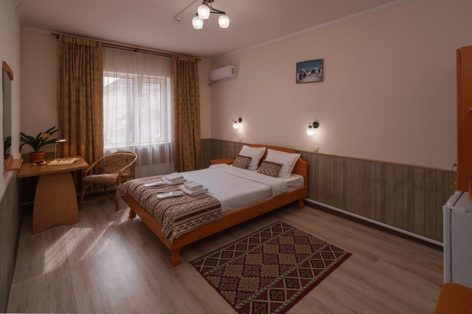 Alpinist Hotel Bishkek Exterior photo